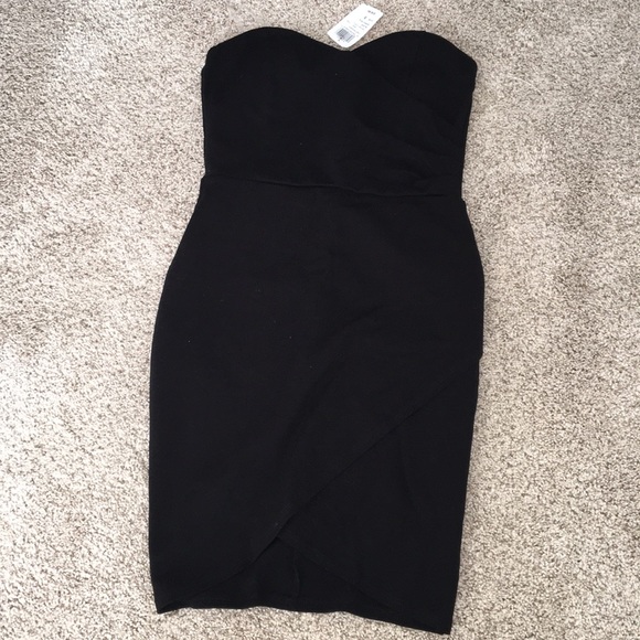 Windsor Dresses & Skirts - Sweet Heart Top Fitted Dress!